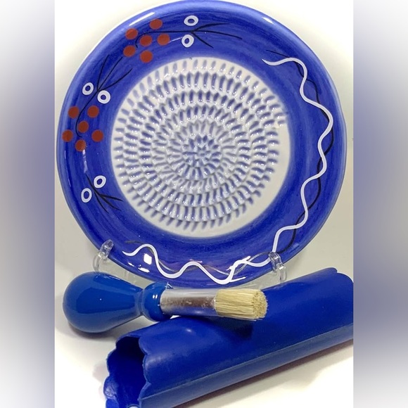 Other - garlic grater plate with brush and peeler blue white